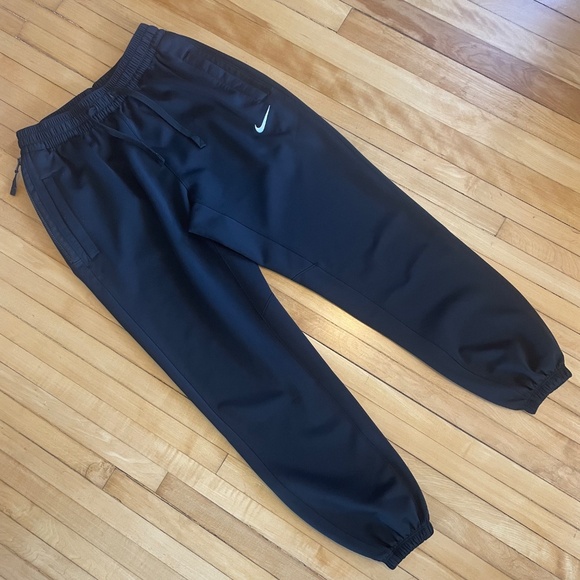 Nike Dri-Fit Jogger Athletic Pants Zippered Tech Pocket Black - Picture 2 of 11